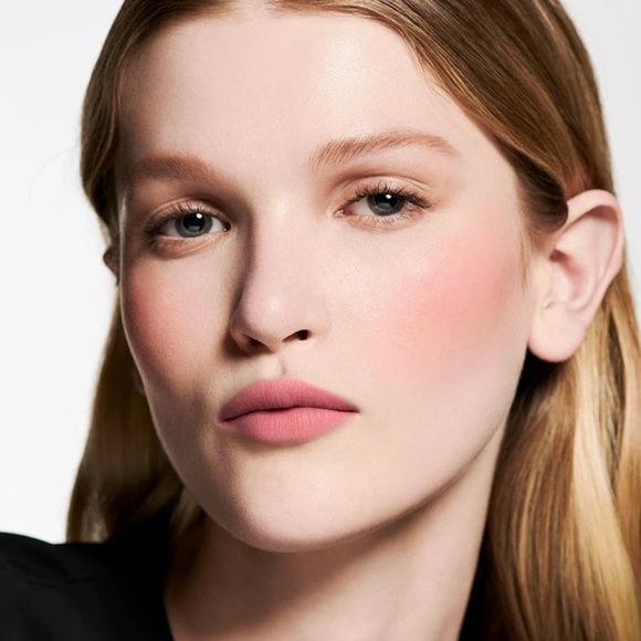 SOLD Valentino Liquirosso 2 in 1 Soft Matte Liquid Lipstick & Blush - Picture 4 of 8